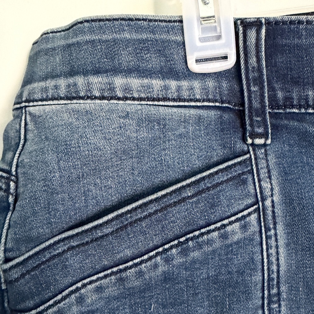 Torrid Bombshell Skinny Jeans Super Soft Medium Wash High Rise 20R - Picture 4 of 7